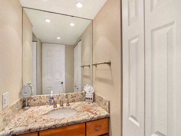 Kaanapali Vacation Rental Condo Sleeps Four Located on Beach