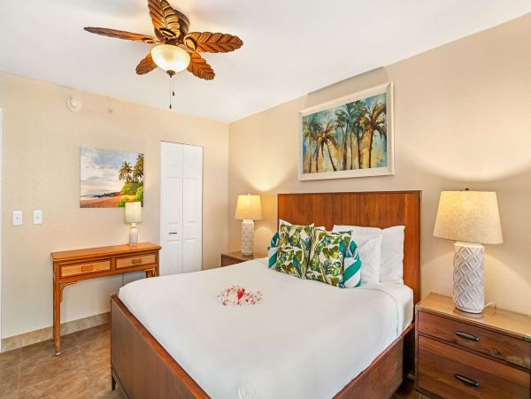 Kaanapali Vacation Rental Condo Sleeps Four Located on Beach