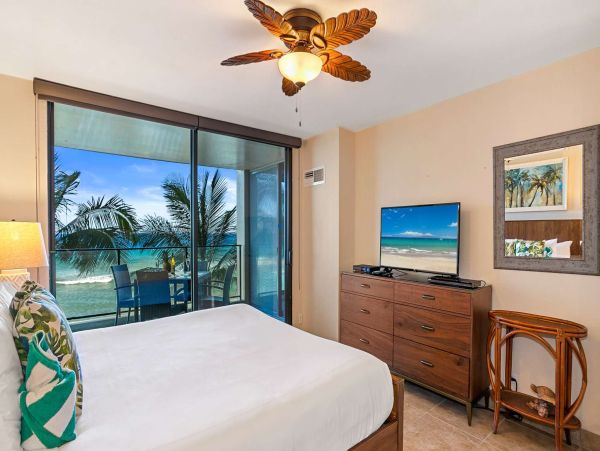 Kaanapali Vacation Rental Condo Sleeps Four Located on Beach