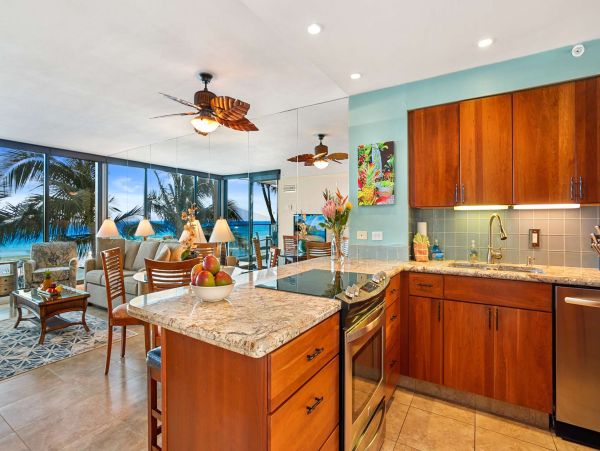 Kaanapali Vacation Rental Condo Sleeps Four Located on Beach