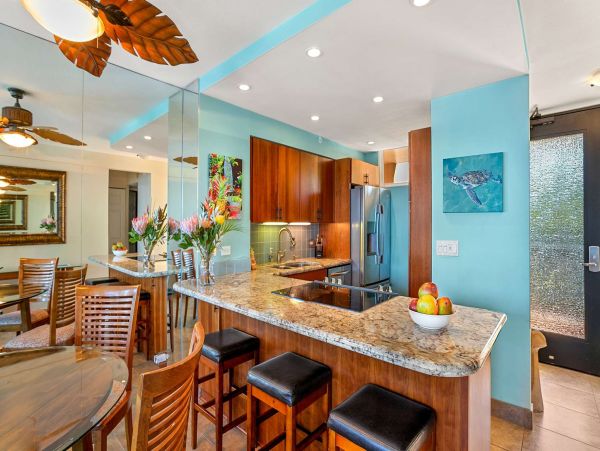 Kaanapali Vacation Rental Condo Sleeps Four Located on Beach
