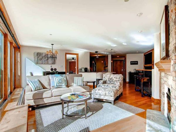 Vail Vacation Condo Sleeps 8 Guests Walk to Lifts Great View