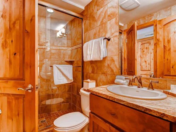 Vail Vacation Condo Sleeps 8 Guests Walk to Lifts Great View