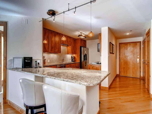 Vail Vacation Condo Sleeps 8 Guests Walk to Lifts Great View