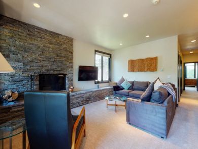 Vail Vacation Rental Condo Three Bedrooms Walk to Ski Lifts
