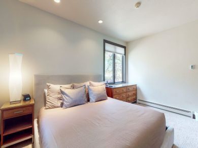 Vail Vacation Rental Condo Three Bedrooms Walk to Ski Lifts