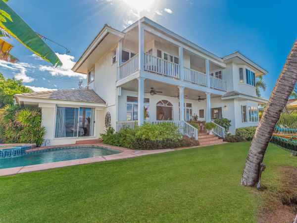 Lahaina Stunning Beachfront Vacation Home With Private Pool