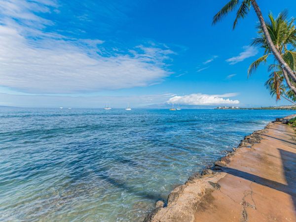 Lahaina Stunning Beachfront Vacation Home With Private Pool