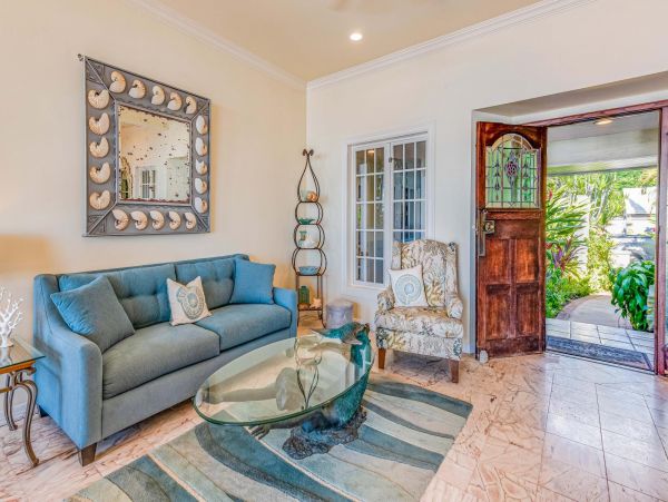 Lahaina Stunning Beachfront Vacation Home With Private Pool