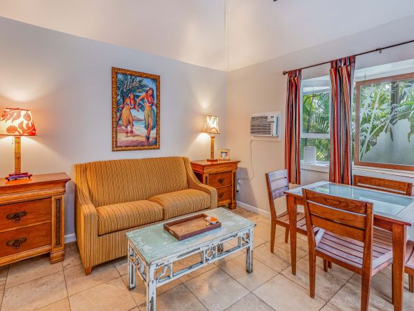 Lahaina Stunning Beachfront Vacation Home With Private Pool