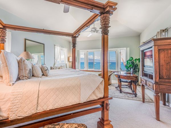 Lahaina Stunning Beachfront Vacation Home With Private Pool