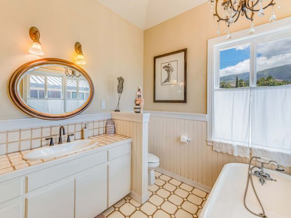 Lahaina Stunning Beachfront Vacation Home With Private Pool