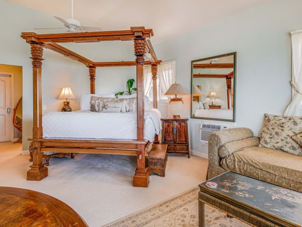 Lahaina Stunning Beachfront Vacation Home With Private Pool