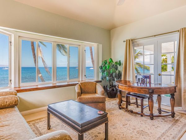 Lahaina Stunning Beachfront Vacation Home With Private Pool
