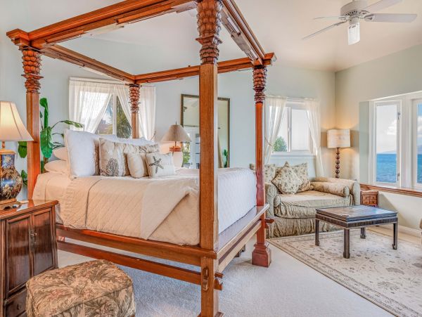 Lahaina Stunning Beachfront Vacation Home With Private Pool