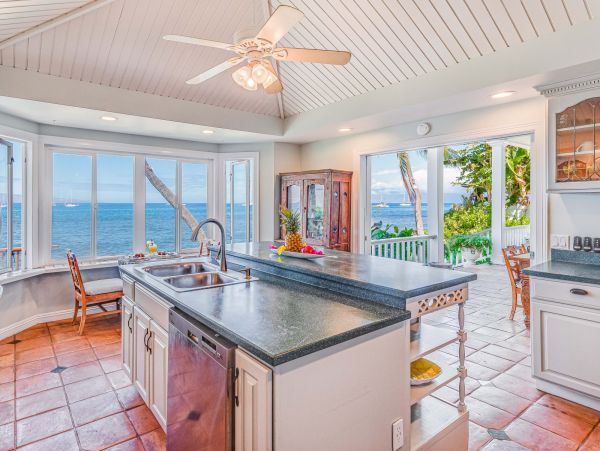 Lahaina Stunning Beachfront Vacation Home With Private Pool