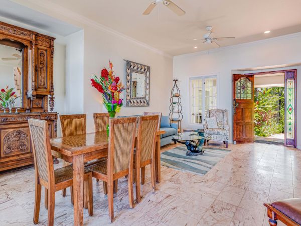 Lahaina Stunning Beachfront Vacation Home With Private Pool