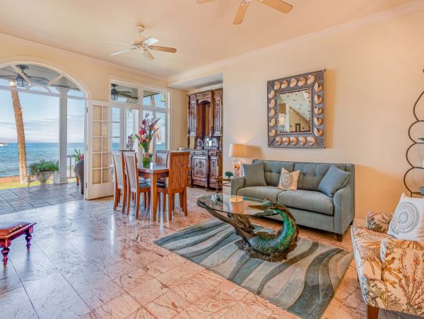 Lahaina Stunning Beachfront Vacation Home With Private Pool