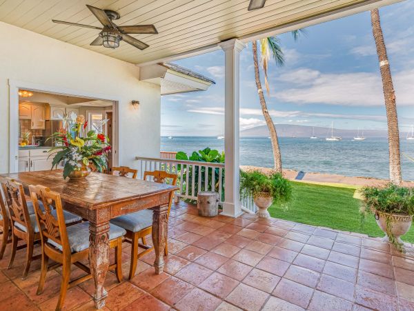Lahaina Stunning Beachfront Vacation Home With Private Pool