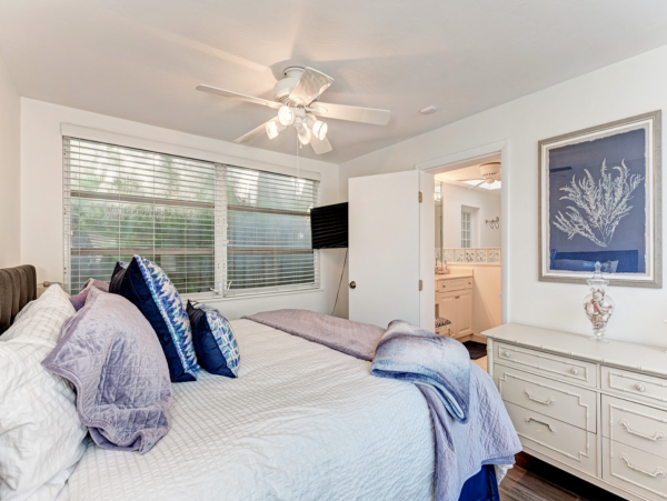 Charming Beach Retreat on Lido Key with Private Pool and Prime Location