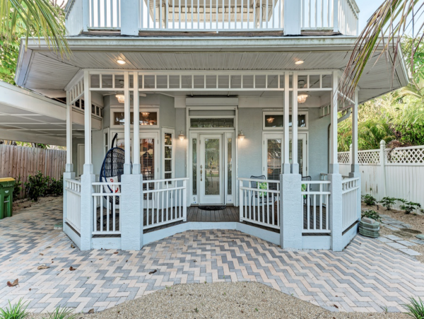 Charming Beach Retreat on Lido Key with Private Pool and Prime Location