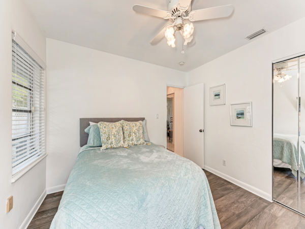 Charming Beach Retreat on Lido Key with Private Pool and Prime Location