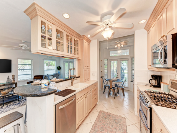 Charming Beach Retreat on Lido Key with Private Pool and Prime Location
