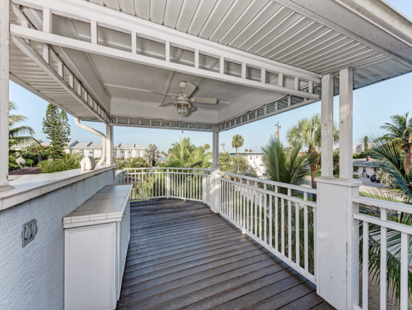 Charming Beach Retreat on Lido Key with Private Pool and Prime Location