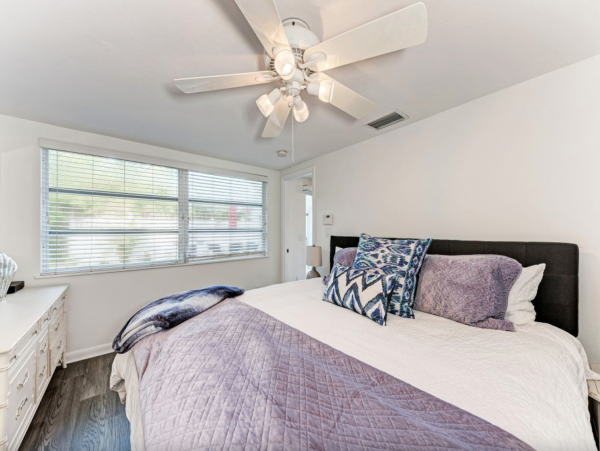 Charming Beach Retreat on Lido Key with Private Pool and Prime Location