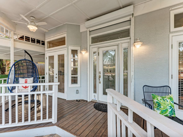 Charming Beach Retreat on Lido Key with Private Pool and Prime Location