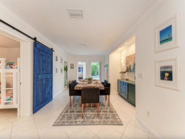 Charming Beach Retreat on Lido Key with Private Pool and Prime Location