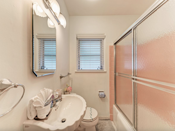 Charming Beach Retreat on Lido Key with Private Pool and Prime Location