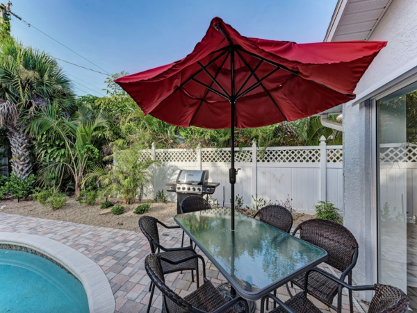 Charming Beach Retreat on Lido Key with Private Pool and Prime Location