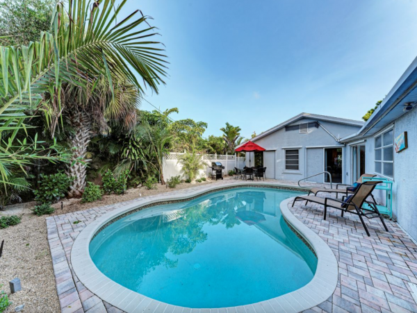 Charming Beach Retreat on Lido Key with Private Pool and Prime Location