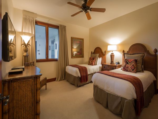 Luxury Vacation Penthouse with Communal Pool Sleeps 6