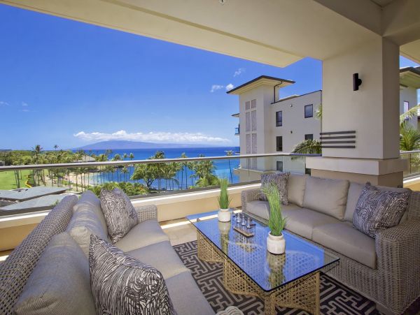 Oceanfront Three Bedroom Vacation Condo in Kapalua