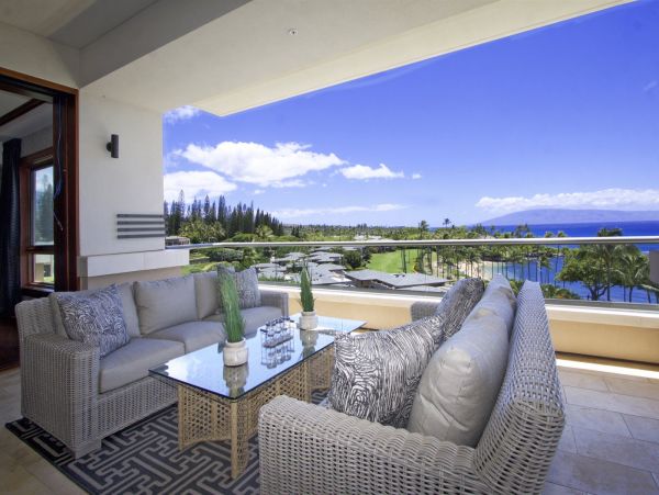 Oceanfront Three Bedroom Vacation Condo in Kapalua