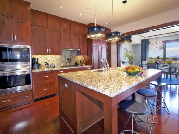 Oceanfront Three Bedroom Vacation Condo in Kapalua