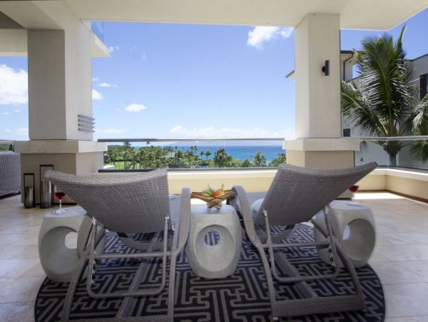 Oceanfront Three Bedroom Vacation Condo in Kapalua