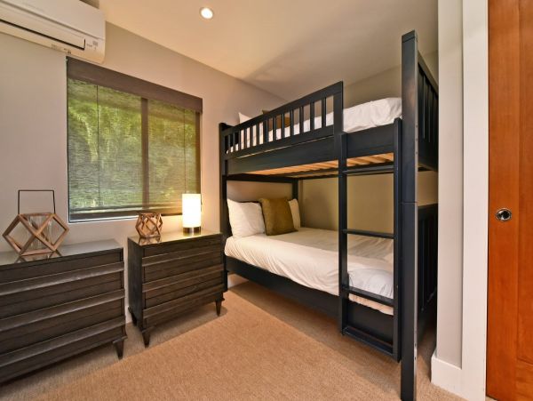 Luxury 5 Bedrooms Sleeps 10 Guests Villa