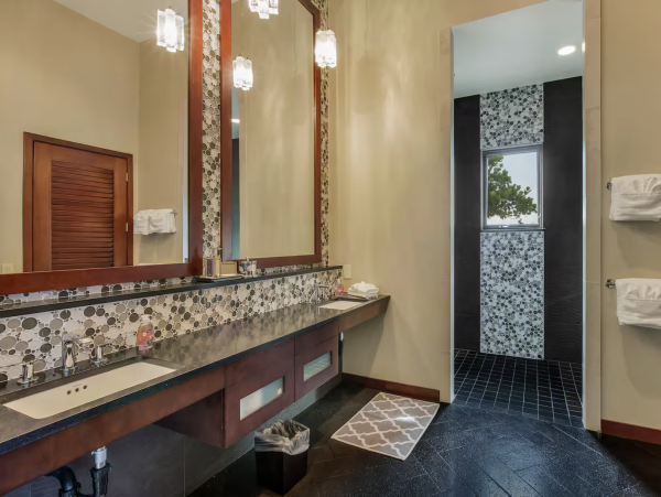 Amazing Lagoon 7 Bedroom Villa in Big Island 10,000 sq FT