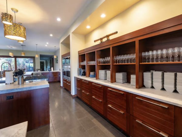 Amazing Lagoon 7 Bedroom Villa in Big Island 10,000 sq FT