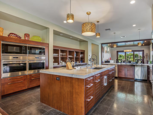 Amazing Lagoon 7 Bedroom Villa in Big Island 10,000 sq FT