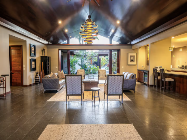 Amazing Lagoon 7 Bedroom Villa in Big Island 10,000 sq FT