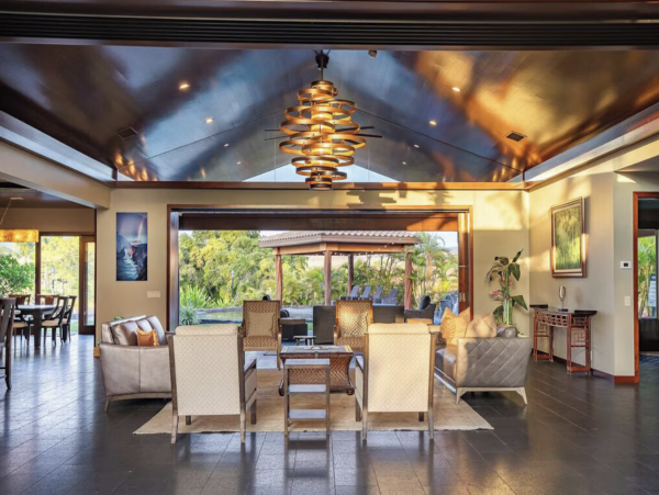 Amazing Lagoon 7 Bedroom Villa in Big Island 10,000 sq FT