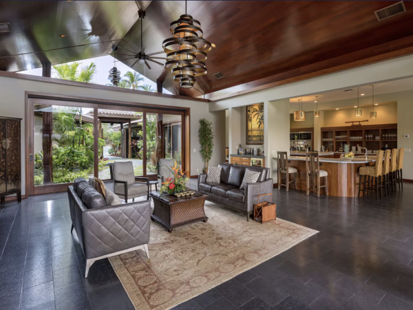 Amazing Lagoon 7 Bedroom Villa in Big Island 10,000 sq FT
