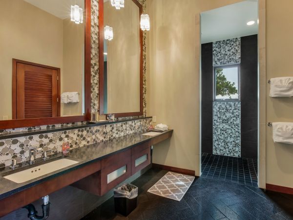 Amazing Lagoon 7 Bedroom Villa in Big Island 10,000 sq FT