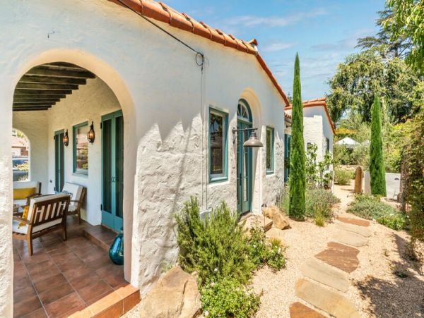 Charming 3 Bedrooms Home Sleeps 6 Guests in Santa Barbara