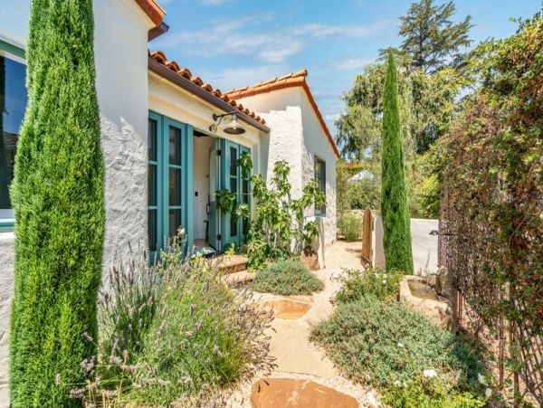 Charming 3 Bedrooms Home Sleeps 6 Guests in Santa Barbara