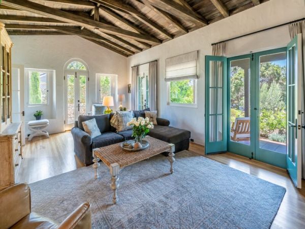 Charming 3 Bedrooms Home Sleeps 6 Guests in Santa Barbara